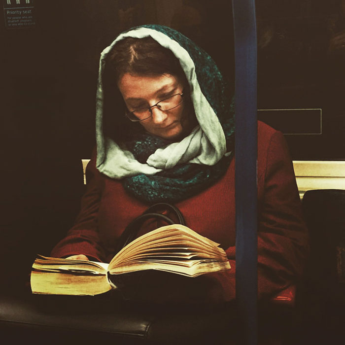 Τύπος φωτογραφίζει κρυφά επιβάτες του μετρό σαν πίνακες του 16ου αιώνα - Εικόνα 1