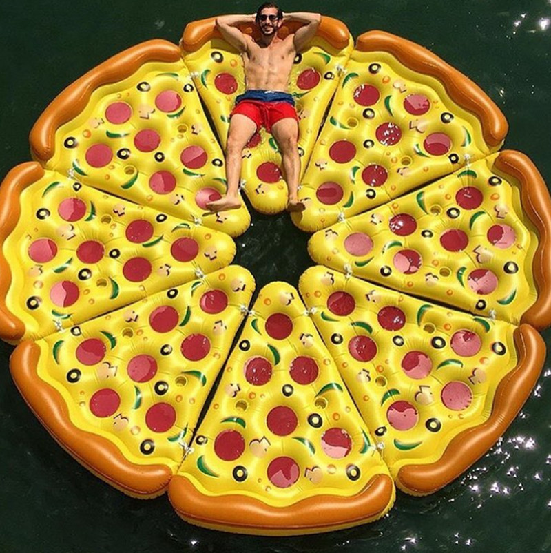 H νέα τρέλα της παραλίας γίνεται viral: Φουσκωτά σε σχήμα πίτσας, καρπούζι, φλαμινγκο [εικόνες] - Εικόνα6