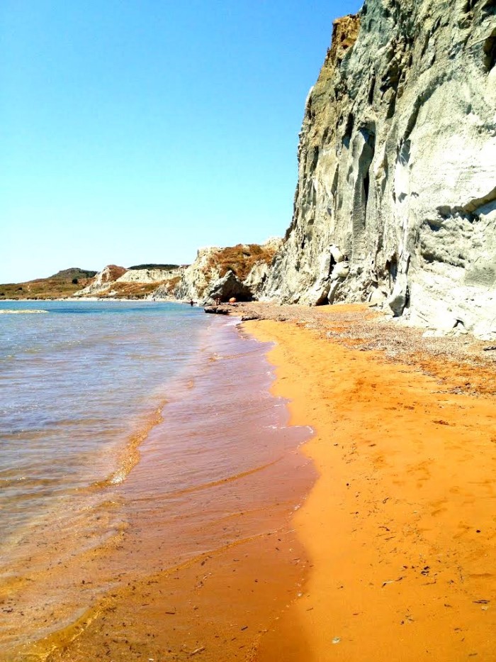 Που βρίσκεται η «κόκκινη» παραλία της Ελλάδας; Έχει περίεργο όνομα και θεωρείται μία από τις 20 πιο παράξενες παραλίες στον κόσμο! - Εικόνα 4
