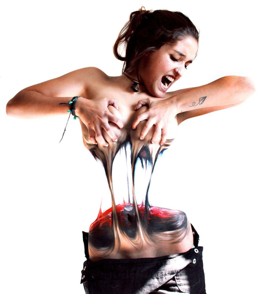 Χιλιανός καλλιτέχνης κομματιάζει γυναίκες με την τέχνη του... - Εικόνα 1