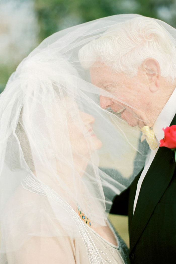 63 χρόνια μετά ένα αγαπημένο ζευγάρι γιόρτασε το γάμο του με μια γαμήλια φωτογράφιση - Εικόνα 4