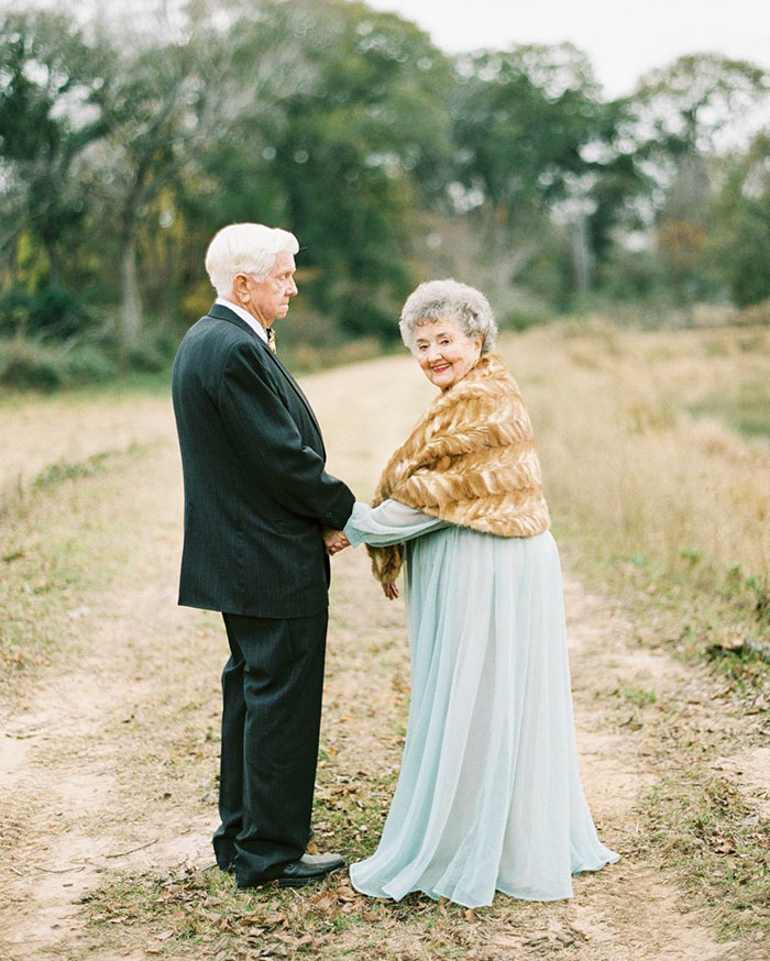 63 χρόνια μετά ένα αγαπημένο ζευγάρι γιόρτασε το γάμο του με μια γαμήλια φωτογράφιση - Εικόνα 8