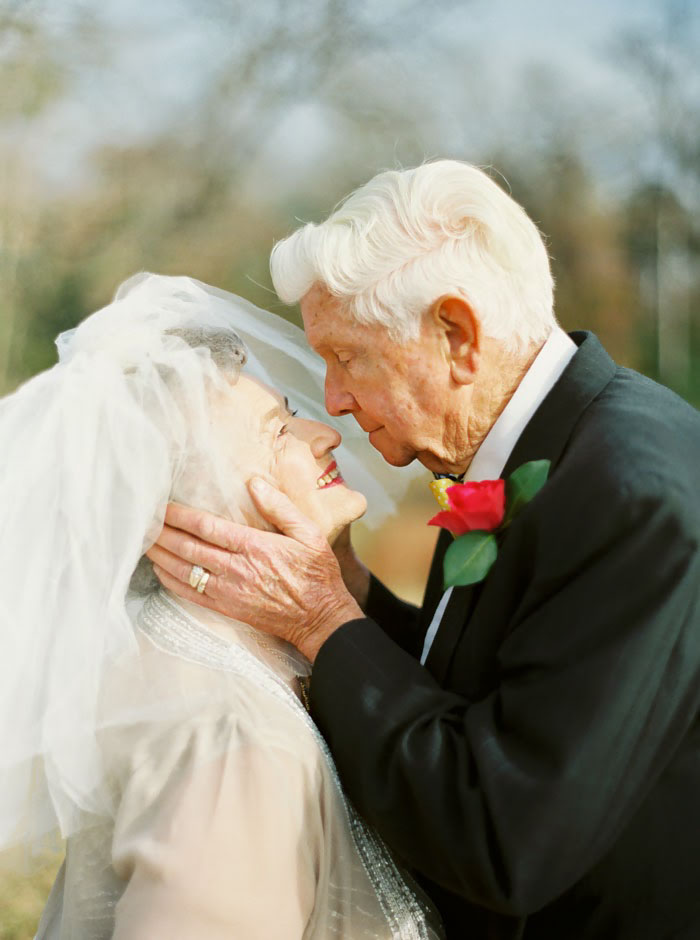 63 χρόνια μετά ένα αγαπημένο ζευγάρι γιόρτασε το γάμο του με μια γαμήλια φωτογράφιση - Εικόνα 9