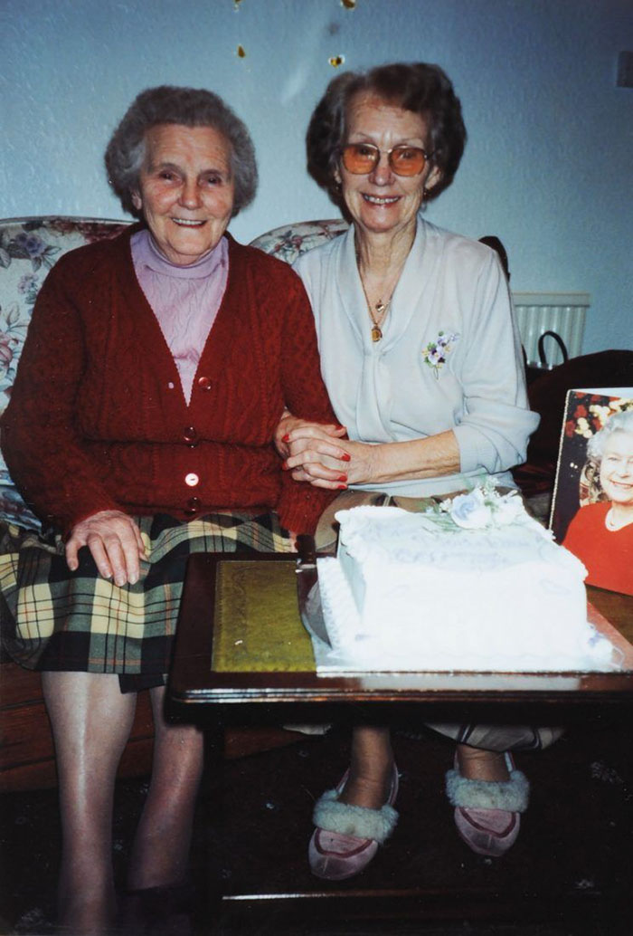 Δίδυμες αδελφές γιορτάσουν τα 100ά γενέθλιά τους και αποκαλύπτουν το μυστικό για τη μακροζωία - Εικόνα 7