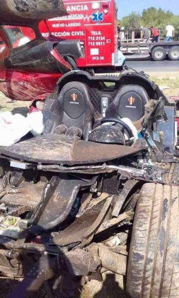 Σπάνιο αυτοκίνητο καταστράφηκε ολοσχερώς σε μια συντριβή στο βόρειο Μεξικό - Εικόνα 3