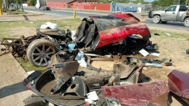 Σπάνιο αυτοκίνητο καταστράφηκε ολοσχερώς σε μια συντριβή στο βόρειο Μεξικό - Εικόνα 5
