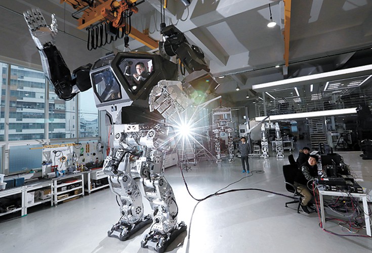 Τεράστιο ρομπότ βγαλμένο από το Avatar περπατά και το έδαφος σείεται - Εικόνα 1