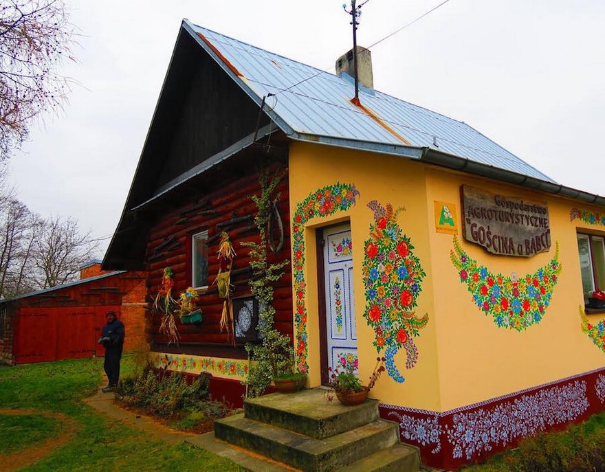Στην Πολωνία υπάρχει ένα χωριουδάκι που ΤΑ ΠΑΝΤΑ καλύπτονται με ζωγραφιές! - Εικόνα 14