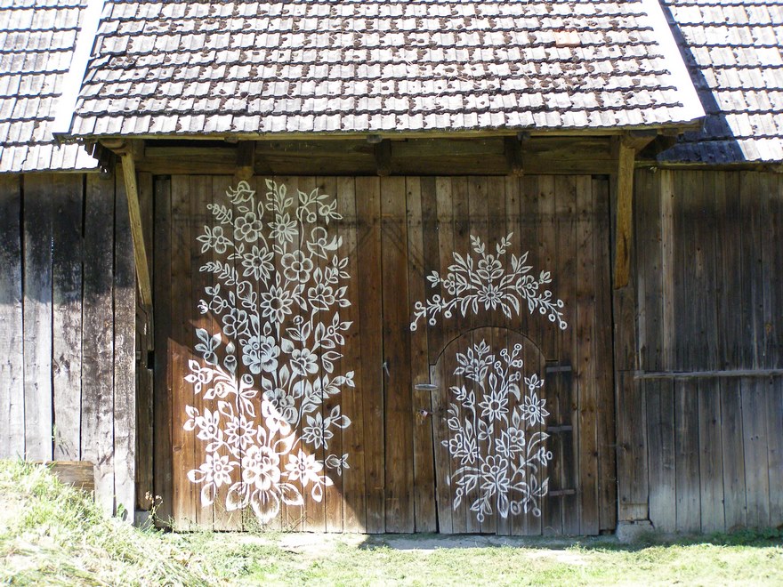 Στην Πολωνία υπάρχει ένα χωριουδάκι που ΤΑ ΠΑΝΤΑ καλύπτονται με ζωγραφιές! - Εικόνα 33