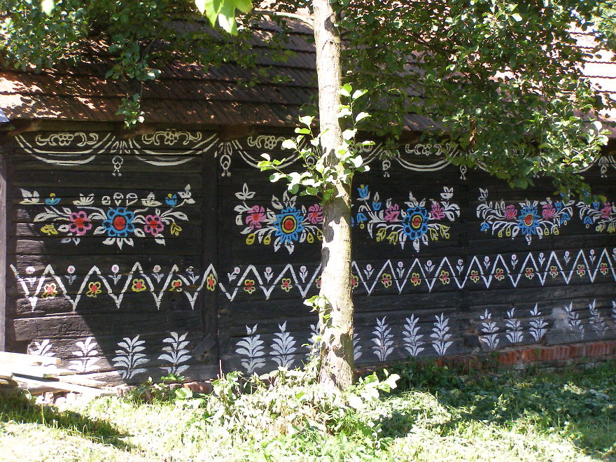 Στην Πολωνία υπάρχει ένα χωριουδάκι που ΤΑ ΠΑΝΤΑ καλύπτονται με ζωγραφιές! - Εικόνα 43