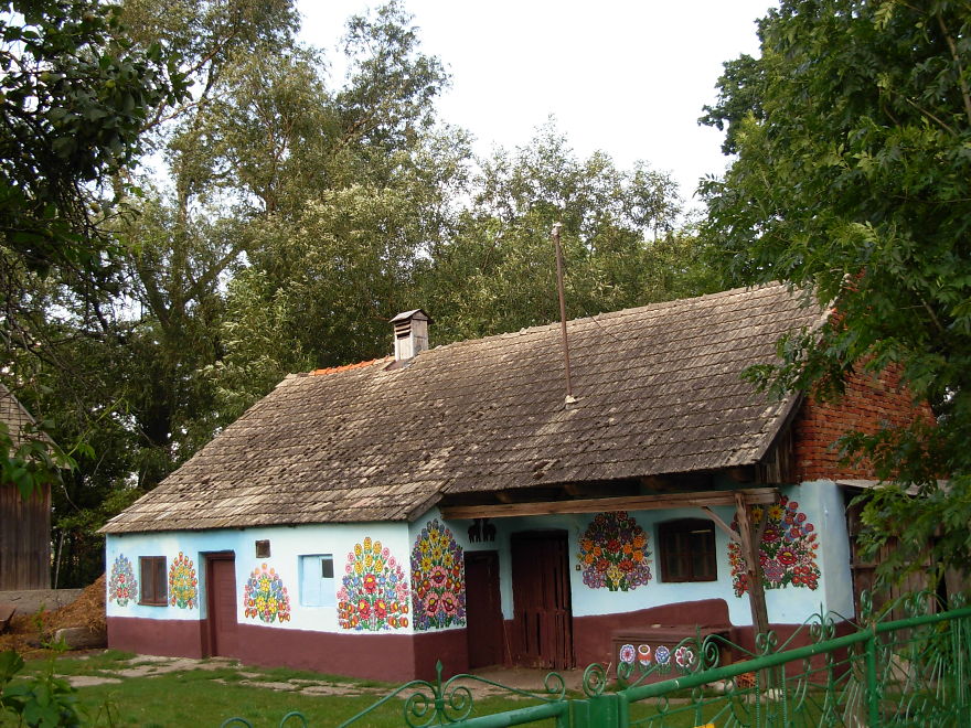 Στην Πολωνία υπάρχει ένα χωριουδάκι που ΤΑ ΠΑΝΤΑ καλύπτονται με ζωγραφιές! - Εικόνα 44
