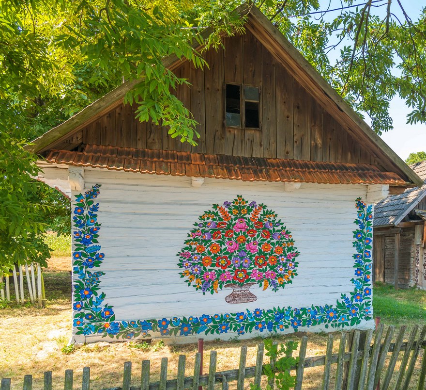 Στην Πολωνία υπάρχει ένα χωριουδάκι που ΤΑ ΠΑΝΤΑ καλύπτονται με ζωγραφιές! - Εικόνα 9
