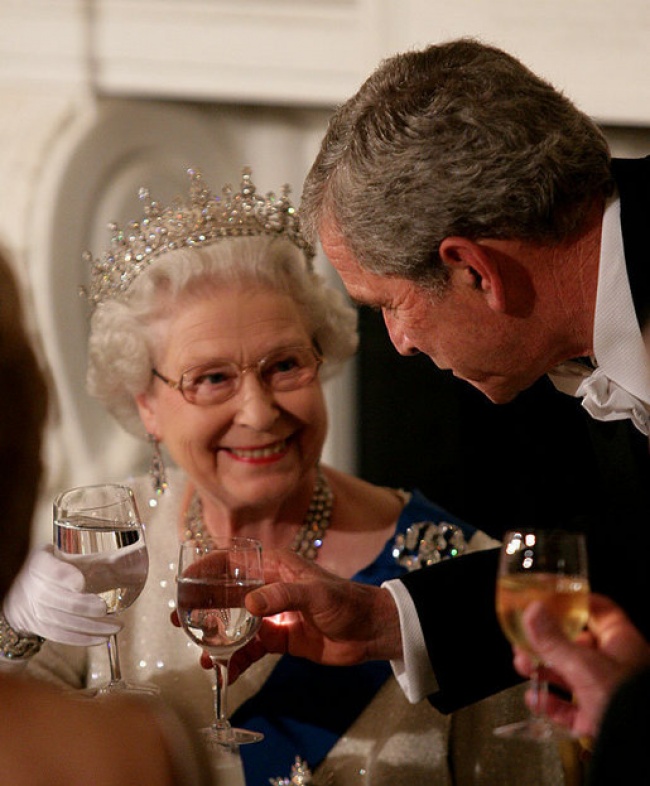 14 Βασιλικοί Κανόνες που ούτε η βασίλισσα Ελισάβετ δεν μπορεί να αγνοήσει! Θα εκπλαγείτε! - Εικόνα 15
