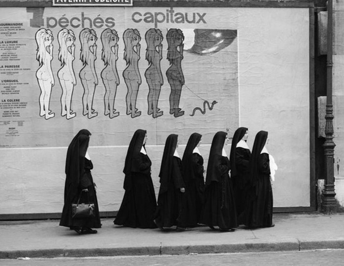 40 χιουμοριστικές φωτογραφίες από τους δρόμους της Γαλλίας του 1950 και 1960 - Εικόνα 13