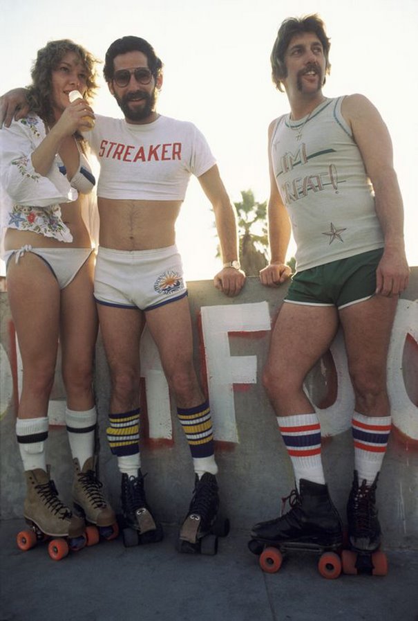 Δεκαετία του '70: Η εποχη που οι άντρες φορούσαν πιο κοντά σορτσάκια κι από τουρίστρια στην Πάρο - Εικόνα 1