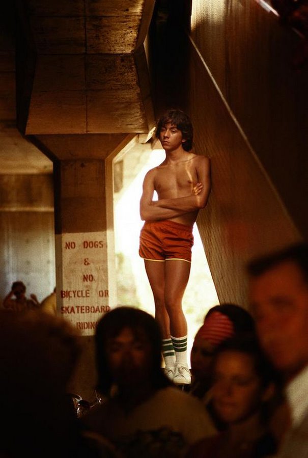 Δεκαετία του '70: Η εποχη που οι άντρες φορούσαν πιο κοντά σορτσάκια κι από τουρίστρια στην Πάρο - Εικόνα 4