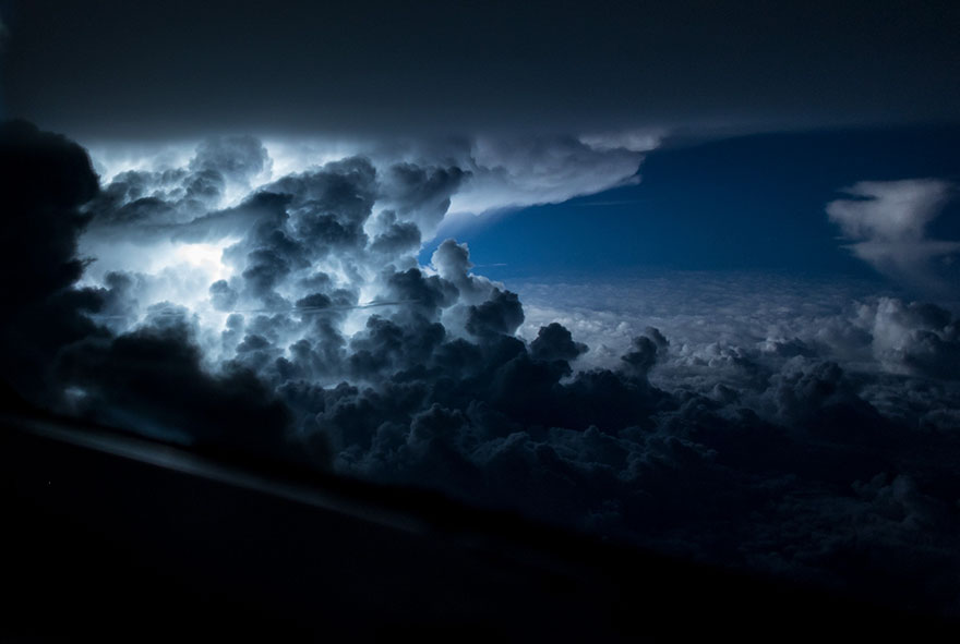 Πιλότος τραβάει τις πιο ατμοσφαιρικές εικόνες πάνω από τα σύννεφα - Εικόνα 22
