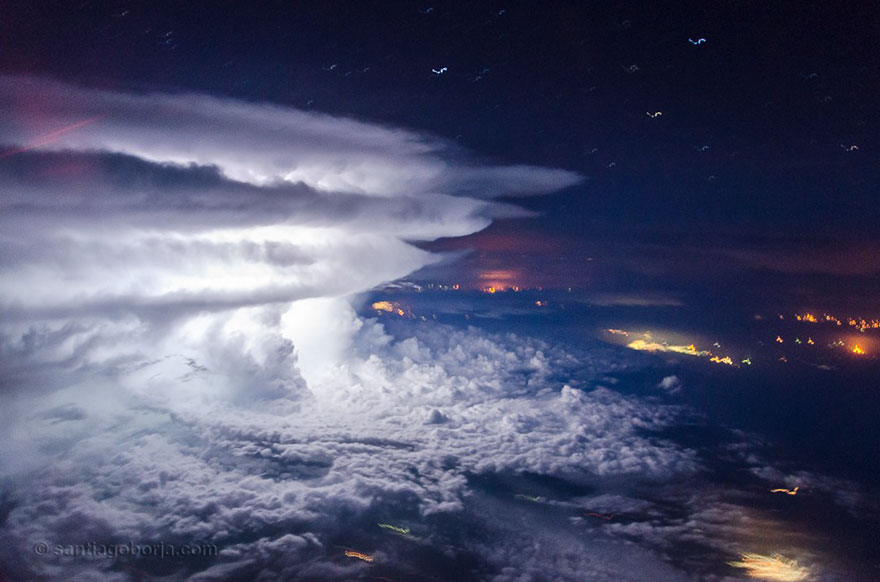 Πιλότος τραβάει τις πιο ατμοσφαιρικές εικόνες πάνω από τα σύννεφα - Εικόνα 25
