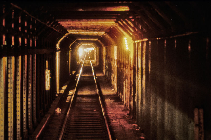 Σπάνιες και ακυκλοφόρητες μέχρι σήμερα φωτογραφίες από τον υπόγειο της Νέας Υόρκης - Εικόνα 16