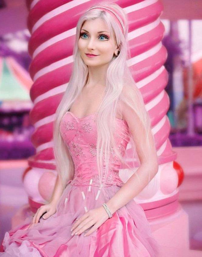 Η Βραζιλιάνα που έκανε τα πάντα για να μοιάσει στην Barbie και είναι ΙΔΙΑ Η Elsa από το Frozen - Εικόνα 5