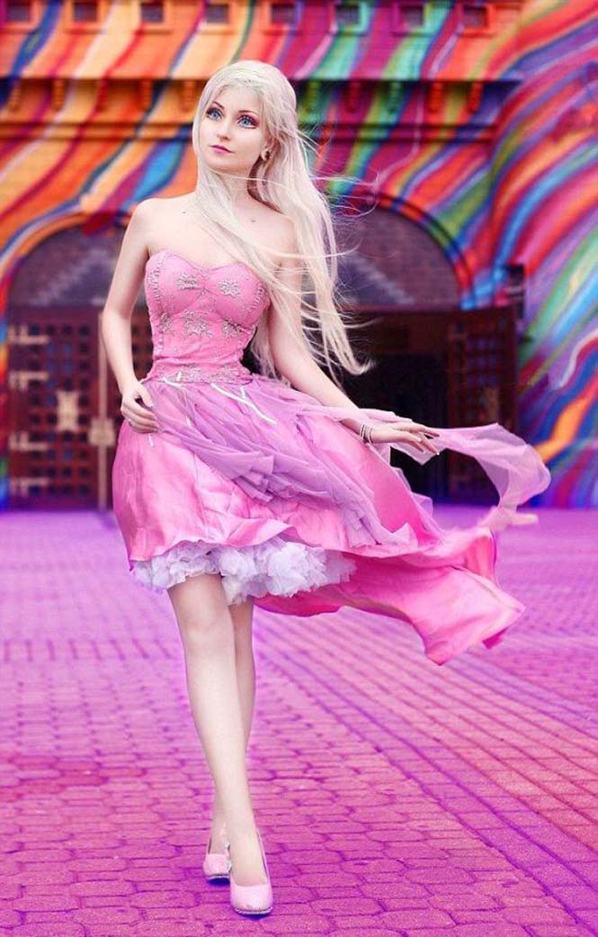 Η Βραζιλιάνα που έκανε τα πάντα για να μοιάσει στην Barbie και είναι ΙΔΙΑ Η Elsa από το Frozen - Εικόνα 7