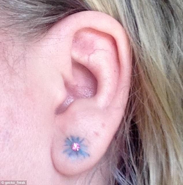 Ξεχάσετε τα Σκουλαρίκια! Τα Τατουάζ στο Αυτιά είναι η νέα Τάση που κάνει Θραύση στο Εξωτερικό. Εσείς θα την δοκιμάζατε; - Εικόνα 18