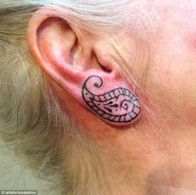 Ξεχάσετε τα Σκουλαρίκια! Τα Τατουάζ στο Αυτιά είναι η νέα Τάση που κάνει Θραύση στο Εξωτερικό. Εσείς θα την δοκιμάζατε; - Εικόνα 7