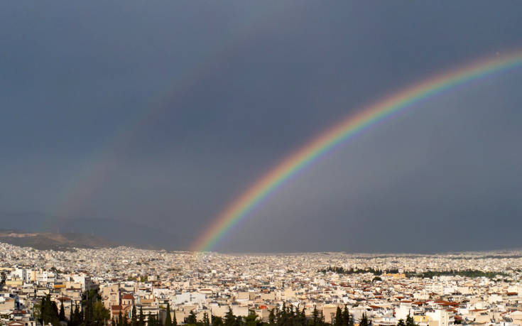 Το υπέροχο ουράνιο τόξο στον ουρανό της Αθήνας μετά τη βροχή - Εικόνα 2