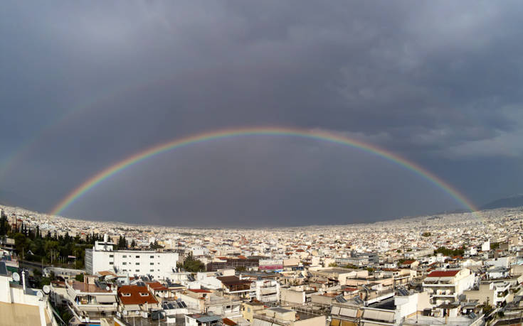 Το υπέροχο ουράνιο τόξο στον ουρανό της Αθήνας μετά τη βροχή - Εικόνα 3