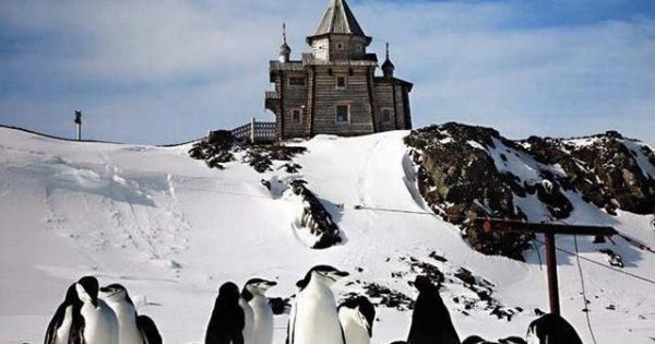 Η πιο μοναχική Ορθόδοξη εκκλησία στον κόσμο βρίσκεται στην Ανταρκτική. Και είναι υπέροχη!