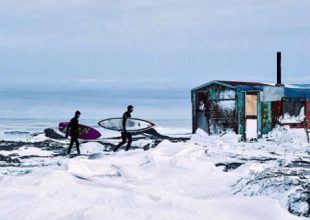 Σέρφινγκ στη Σιβηρία τον χειμώνα - Ο νέος προορισμός-φετiχ [εικόνες & βίντεο]