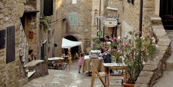 Το μικρότερο μεσαιωνικό χωριό της Μεσογείου -Ατμόσφαιρα παραμυθιού [εικόνες]