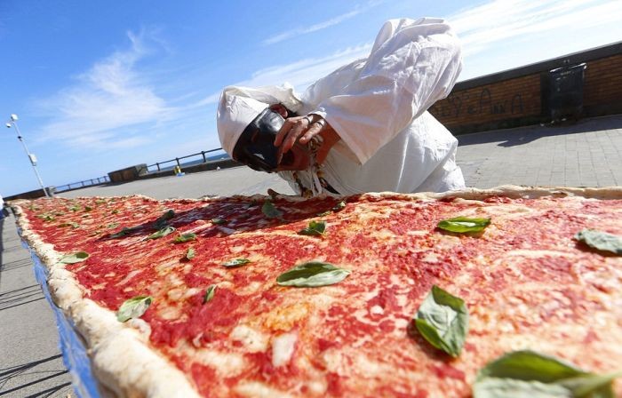 Νέο ρεκόρ γκίνες για τη μεγαλύτερη πίτσα στον κόσμο!!-01