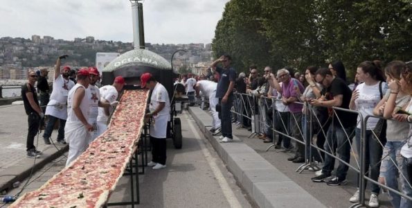 Νέο ρεκόρ γκίνες για τη μεγαλύτερη πίτσα στον κόσμο!!