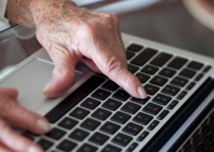 Η γιαγιά που έγινε viral: Έκανε την πιο ευγενική αναζήτηση στο Google και τρέλανε το διαδίκτυο...!