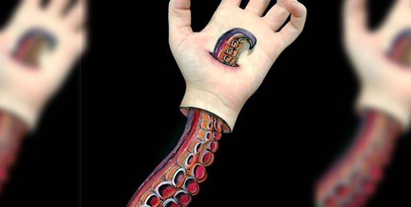 Καλλιτέχνης ζωγραφίζει το χέρι της δημιουργώντας εντυπωσιακές οφθαλμαπάτες