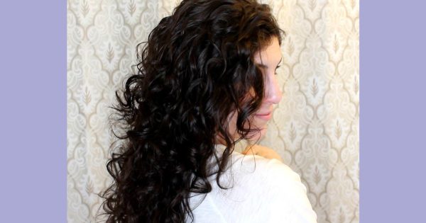 Έξυπνα κόλπα για γυναίκες με σγουρά μαλλιά