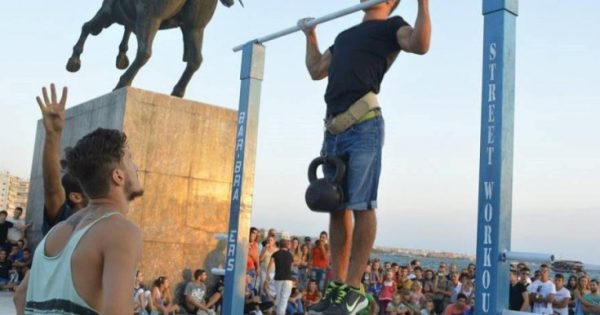 Ένας 18χρονος από τη Θεσσαλονίκη κατέκτησε ρεκόρ Γκίνες στις έλξεις