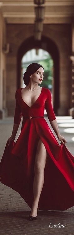 Καλλίγραμμα κορμιά και κόκκινα φορέματα