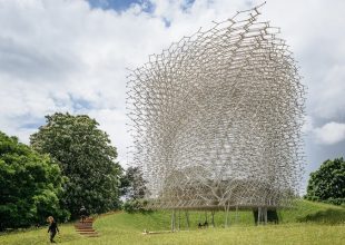 Μια τεράστια “κυψέλη” στους κήπους του Λονδίνου!