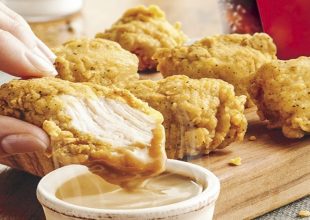 Επιτέλους έχουμε τη συνταγή για το κλασικό KFC κοτόπουλο από το 1940