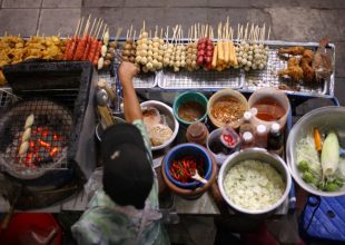 Τα πιο λαχταριστά street food σε όλο τον κόσμο