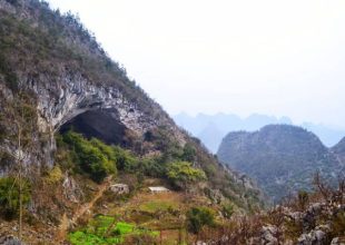 Το χωριό των 100 ανθρώπων μέσα σε μία σπηλιά
