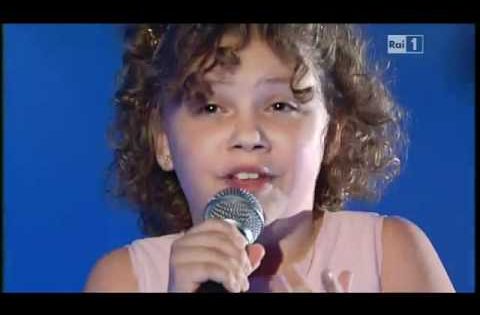 Η 11χρονη Maria Craciun θα σας κάνει να ανατριχιάσετε με τη φωνή της