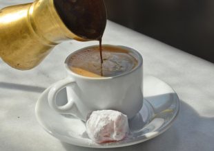 Άλλες χρήσεις για τον ελληνικό καφέ στο σπίτι μας