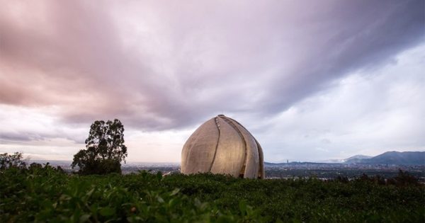 Ο εντυπωσιακός ναός Μπαχάι που ενώνει όλες τις θρησκείες