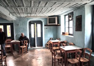 Ο θεσμός του παραδοσιακού Ελληνικού καφενείου