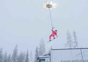 Κάνοντας snowboard, με την βοήθεια ενός... drone!