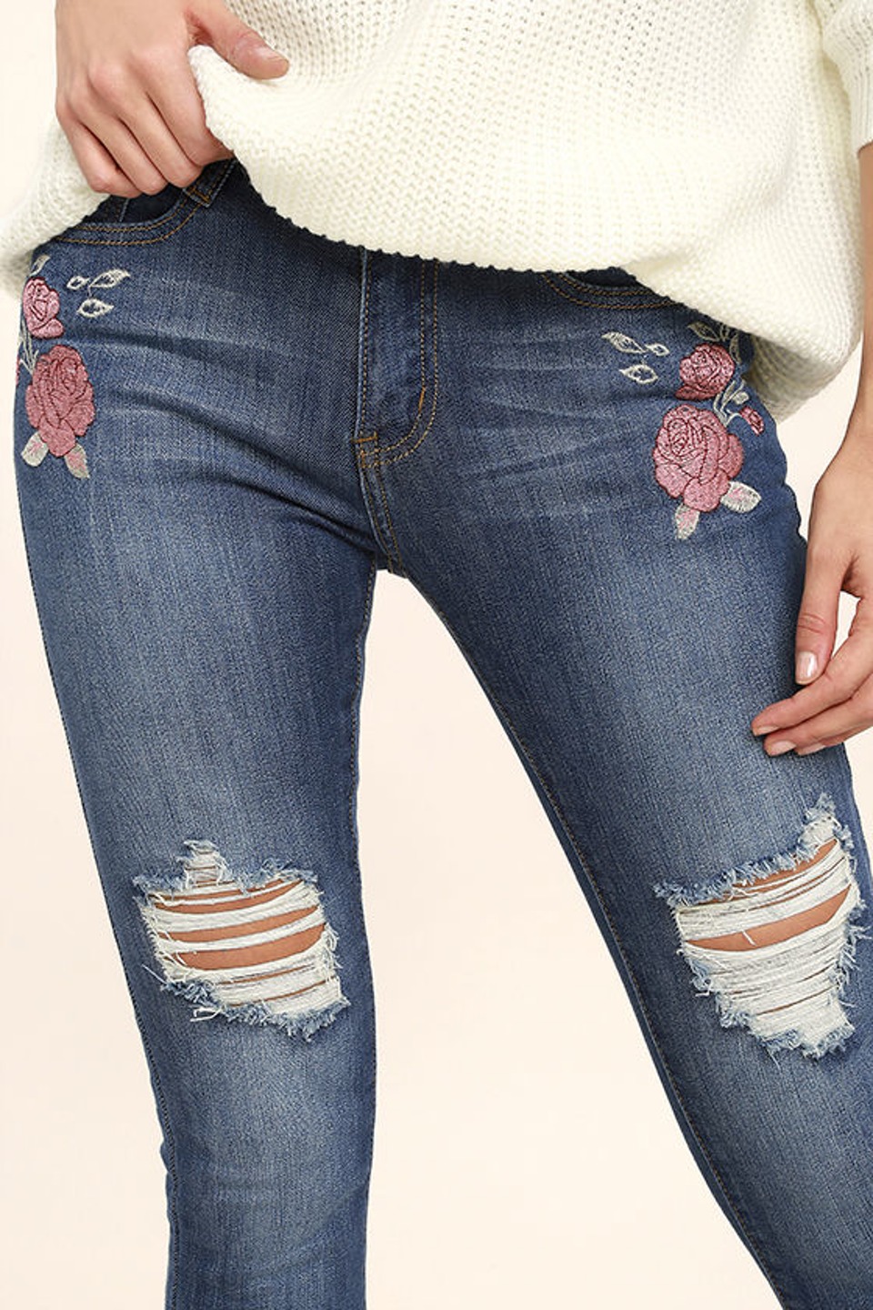 Κοrίτσια! 9 Λόγοι να Αγαπήσουμε το Κέντημα στα Jeans