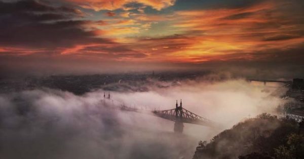 Η Ατμοσφαιρική Βουδαπέστη Αναδύεται Μέσα από την Ομίχλη
